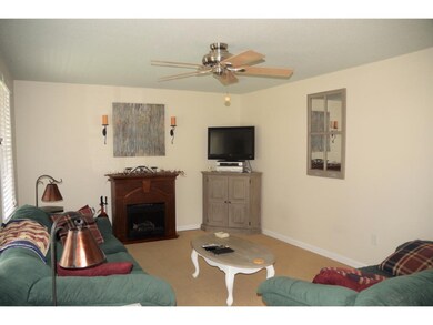 228 Crosbie St, Manchester, NH 03104 - photo 3