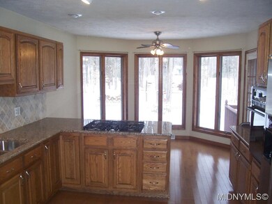 Kitchen W/Dining Area