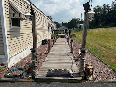 362 Chestnut St, Claremont, NH 03743 - photo 3