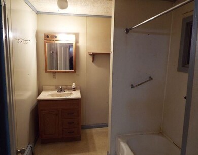 13 Fiske St, Groveton, NH 03582 - photo 4