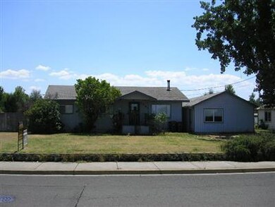 2792 E McAndrews Rd, Medford, OR 97504 - photo 2