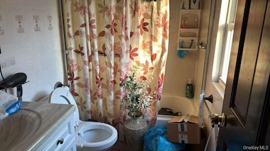 8518 241st St unit 2nd Floor, Bellerose, NY 11426 - photo 4