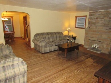 Living room with real hardwood flooring & decorati