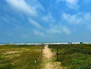 Private and direct access to the beach