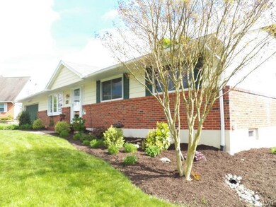 6860 Linden Cir, Macungie, PA 18062 - photo 4