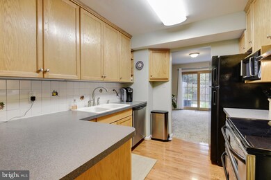 6867 Brian Michael Ct, Springfield, VA 22153 - photo 6