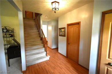 26977 Valeside Ln, Olmsted Falls, OH 44138 - photo 3