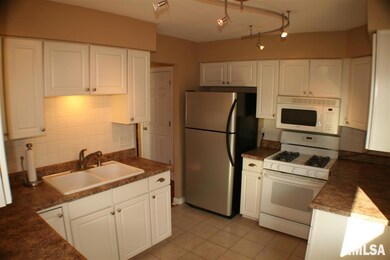 1205 Meadow Lane Dr, Bettendorf, IA 52722 - photo 5