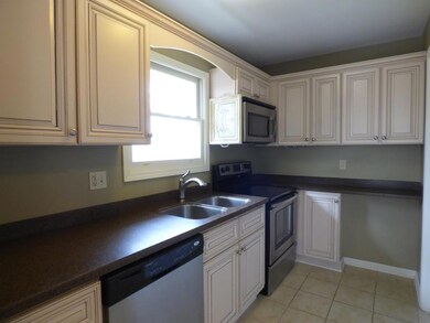 904 Club Cir, Daniels, WV 25832 - photo 6