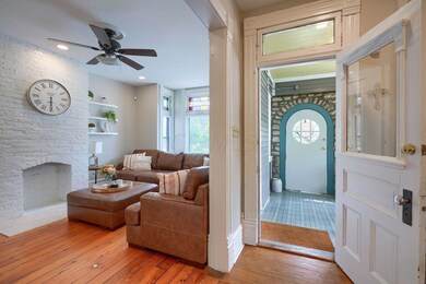 Living Rm-Fr Door
