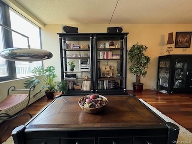 The Seasons Condominium unit 1402, White Plains, NY 10606 - photo 5