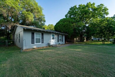 605 Euclid St, Cleburne, TX 76033 - photo 3