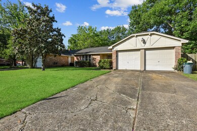 16426 Forest Bend Ave, Friendswood, TX 77546 - photo 3