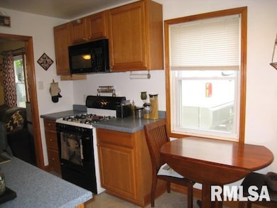 3003 W 71st St, Davenport, IA 52806 - photo 3