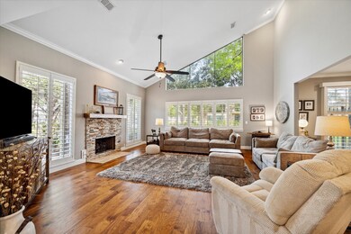 10111 Valley Forge Dr unit 24, Houston, TX 77042 - photo 2