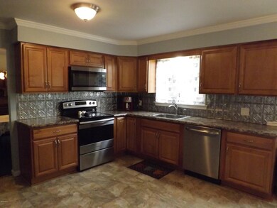 26 Greendale Ave, Pittsfield, MA 01201 - photo 3