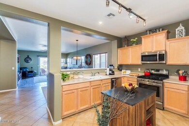Colo-kitchen looking towards LR