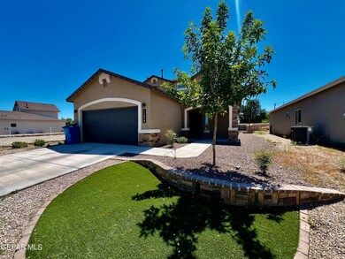 11546 Wayne Carreon St, El Paso, TX 79927 - photo 2