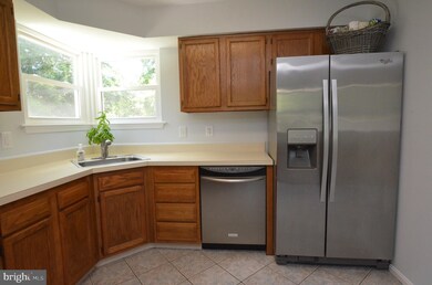 8624 Jennifer Ct, Laurel, MD 20723 - photo 2