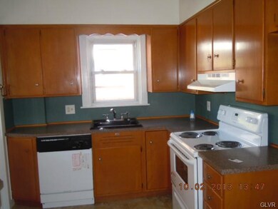 1737 W Greenleaf St, Allentown, PA 18104 - photo 4