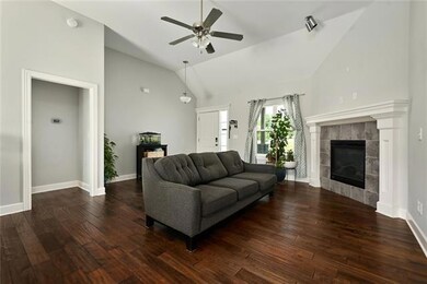 813 Cedar Ridge Dr, Raymore, MO 64083 - photo 5