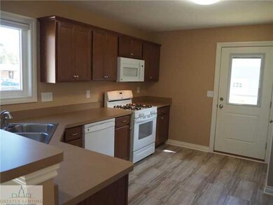 4527 Pleasant Grove Rd, Lansing, MI 48910 - photo 5