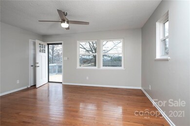 Bright Living Room Gets Great Natural Light