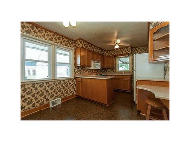 Kitchen. With breakfast area and bar counter