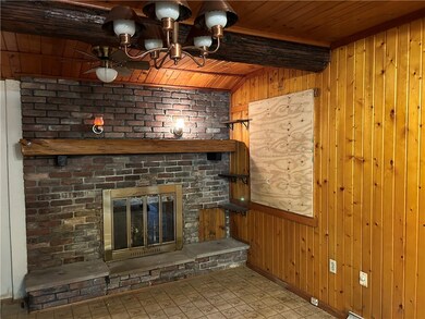 CHECK OUT THE CEILING, MANTLE AND WOODWORK!