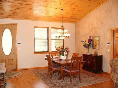 4200 e spl dining room