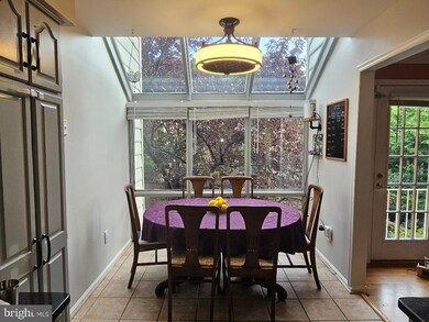 10807 Brewer House Rd, Rockville, MD 20852 - photo 3