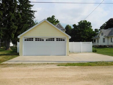 625 3rd Ave E, Cresco, IA 52136 - photo 2