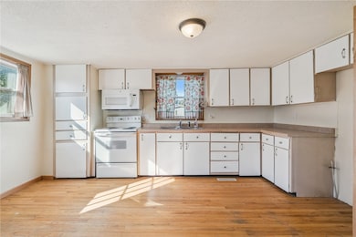 111 N Monroe St, Mechanicsville, IA 52306 - photo 7