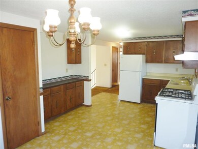 4306 W 16th St, Davenport, IA 52804 - photo 3