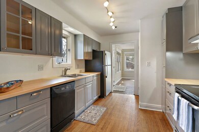 915 W Pacific Ave, Waukegan, IL 60085 - photo 6