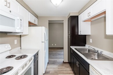 1792 Cherokee Dr unit F, Dayton, OH 45449 - photo 4