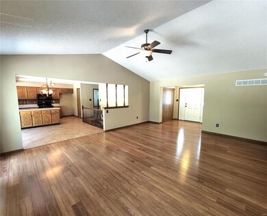 Huge wide open Great room with vaulted ceiling
