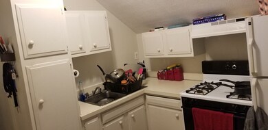 34 Orchard St, Fall River, MA 02723 - photo 4