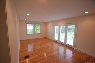 911 Thomas St, Statesville, NC 28677 - photo 3