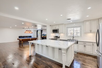 4237 E Pinecrest Cir, Las Vegas, NV 89121 - photo 7