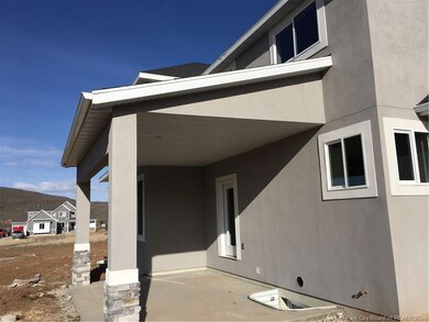 LARGE REAR COVERED PATIO