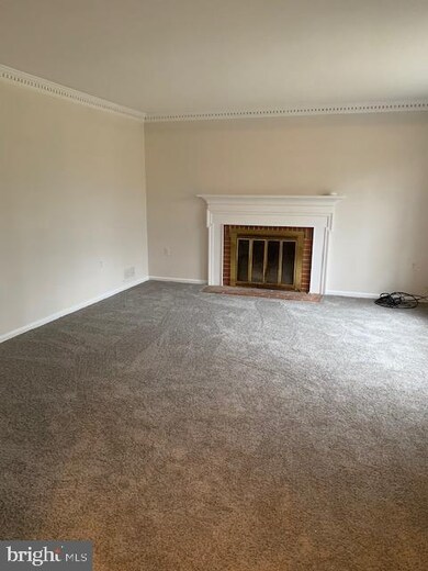 15799 Southern Cross Ln unit FRONT HALF OF HOUSE, Round Hill, VA 20141 - photo 3