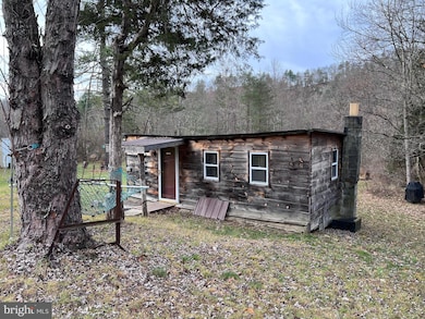 150 Dun Rovin Ln, Great Cacapon, WV 25422 - photo 4