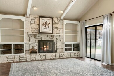 Living/Fireplace