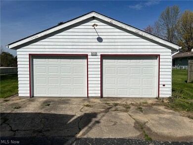 16031 Martha St, East Liverpool, OH 43920 - photo 2