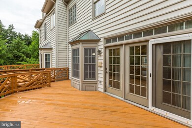 8033 Kidwell Hill Ct, Vienna, VA 22182 - photo 3