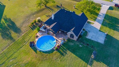 186 Lost Oak Dr, Azle, TX 76020 - photo 4