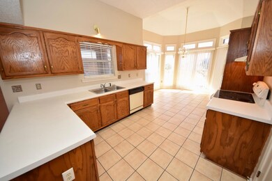 What a nicely sized kitchen!  Ample cabinets and c