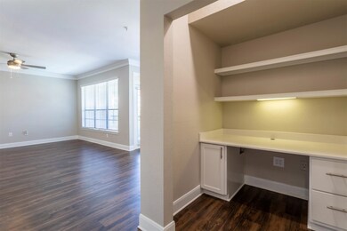 320 Jackson Hill St unit 423, Houston, TX 77007 - photo 4