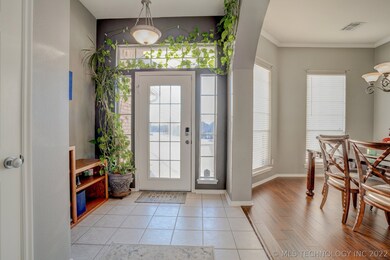 Light and bright entry with mud-bench area and lar